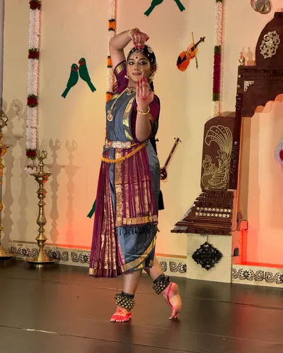 Bharatanatyam dancer performing at Sac Valley Margazhi